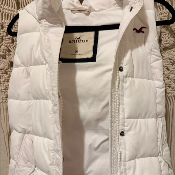 White Hollister Puffer Vest Medium – Y2K Winter Quilted Vest Jacket - Picture 2 of 4